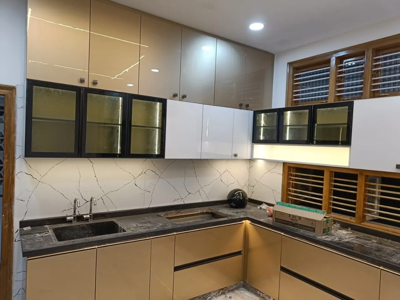 Contemporary Modular Kitchen